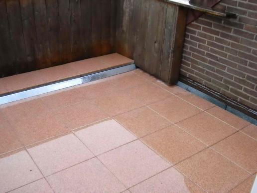 Terrasse mit geschliffenen Betonwerksteinplatten